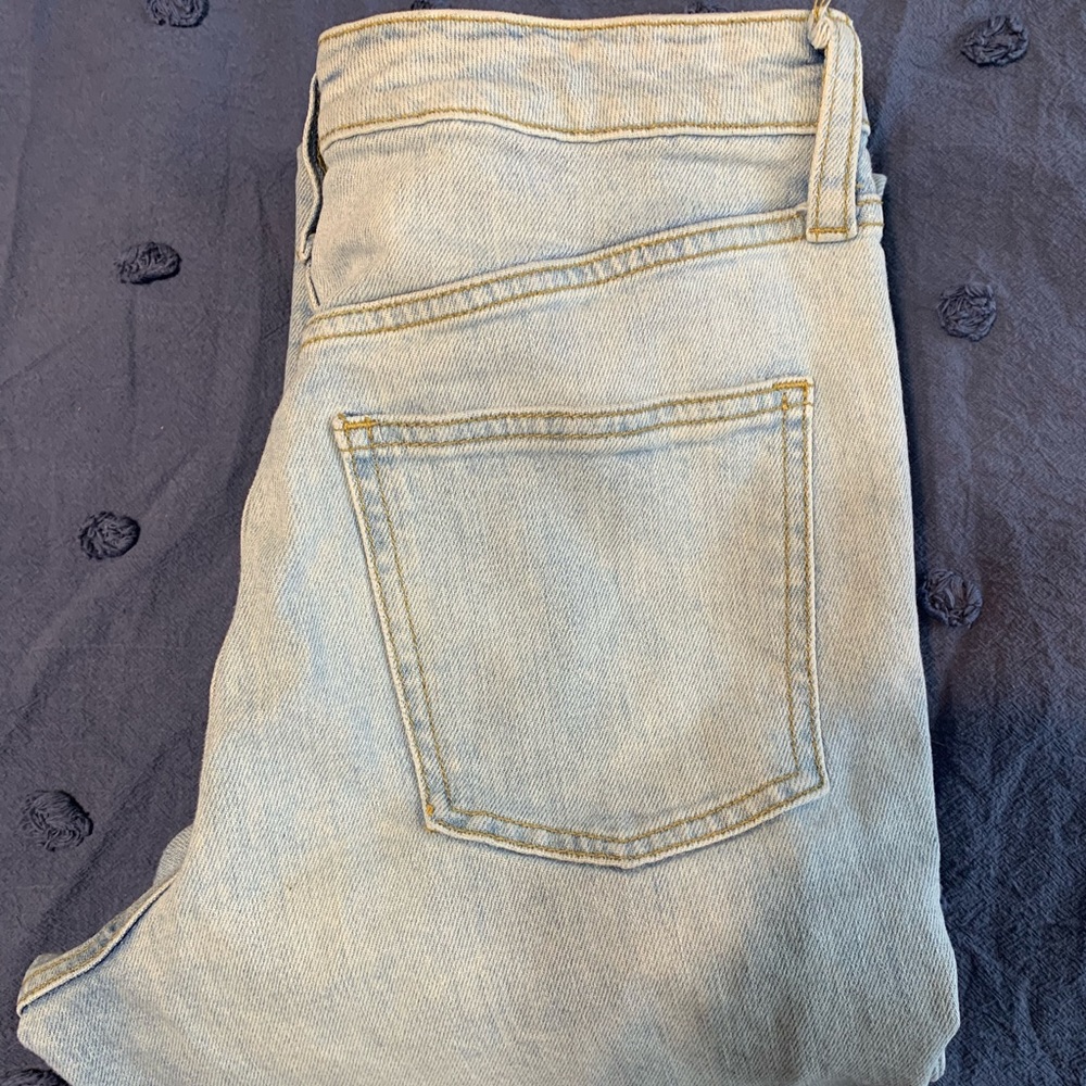 Universal Thread Light Wash Jeans